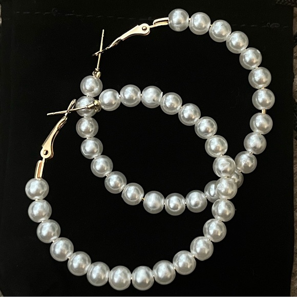 Elegant Gold & Pearl Hoop Earrings - Picture 5 of 5